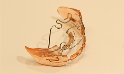矯正に使用する装置｜「非抜歯」が基本の練馬区大泉学園の歯医者「よしかわ矯正歯科」のWebサイトです